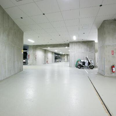 
						駐輪場