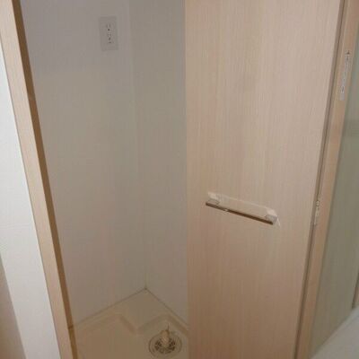 
						洗濯機置き場
