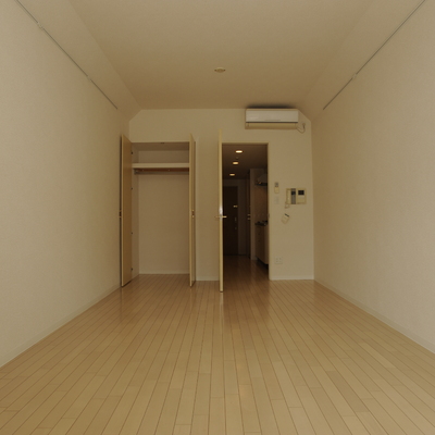 
						室内