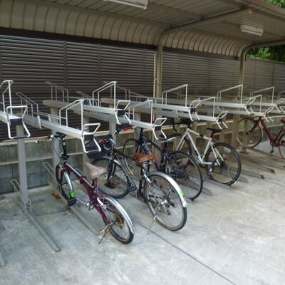 
						駐輪場