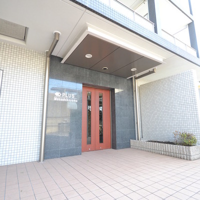 
						エントランス