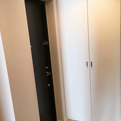 
						収納