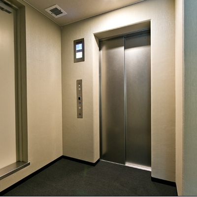 
						エレベーター