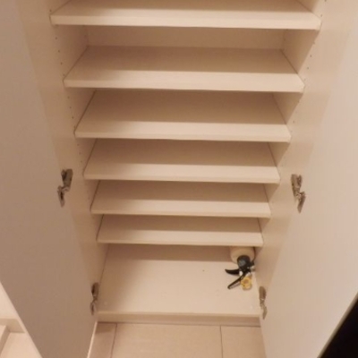 
						収納