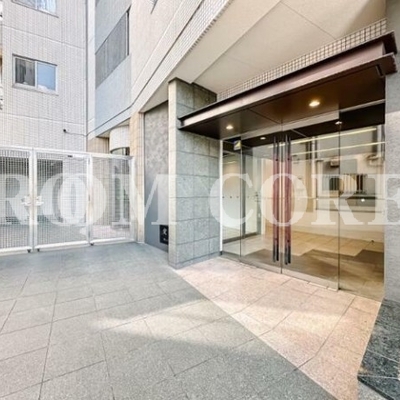 
						エントランス