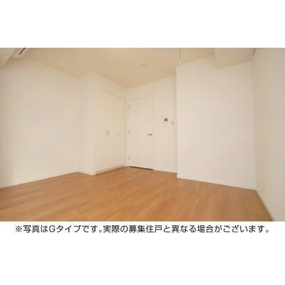 
						ベッドルーム