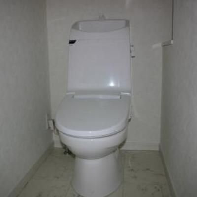 
						トイレ