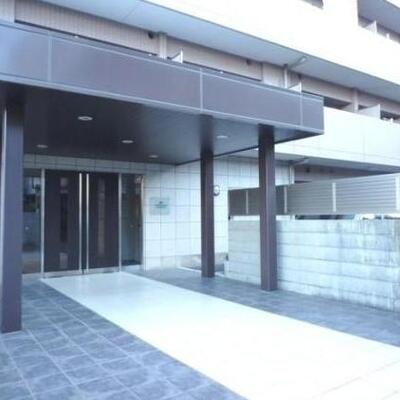 
						エントランス
