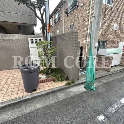 
						バルコニー