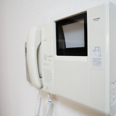 
						インターホン