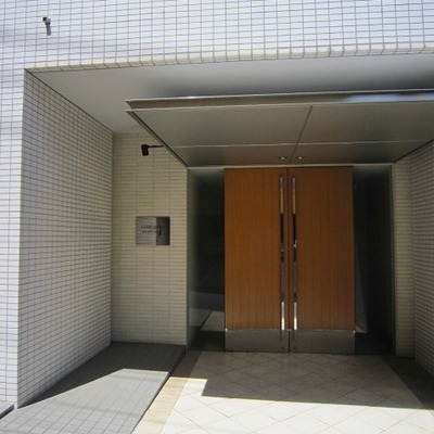 
						エントランス