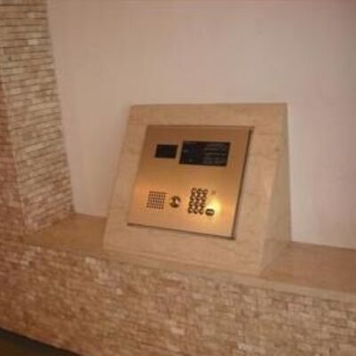 
						オートロック