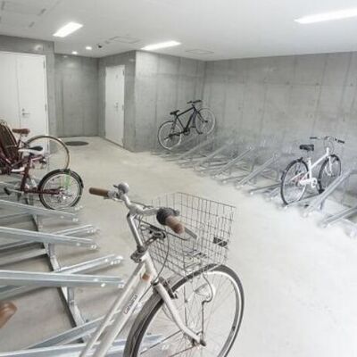 
						駐輪場