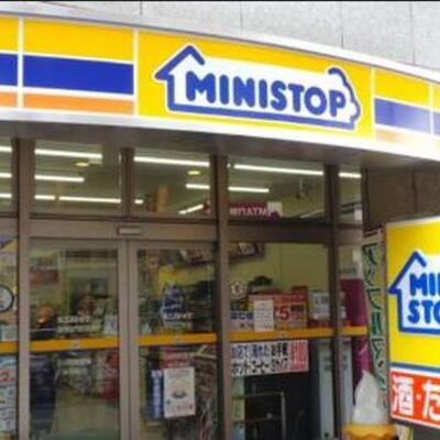 
						新宿左門町店