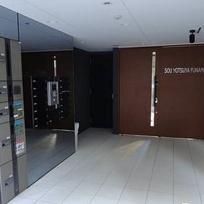 
						エントランス