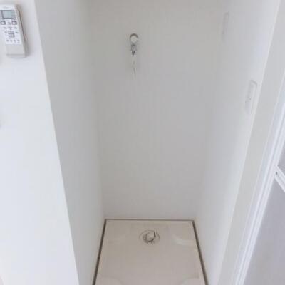 
						洗濯機置き場