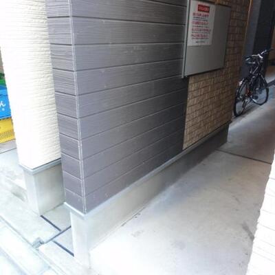 
						エントランス