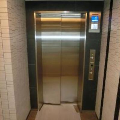 
						エレベーター