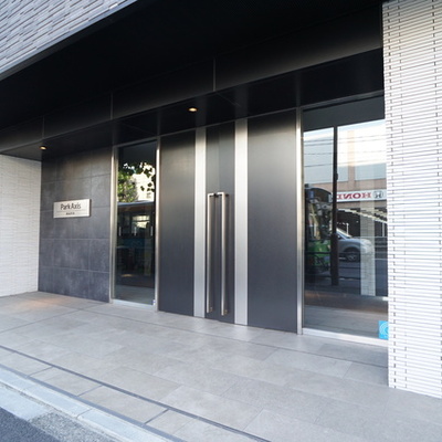 
						エントランス
