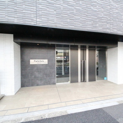 
						エントランス