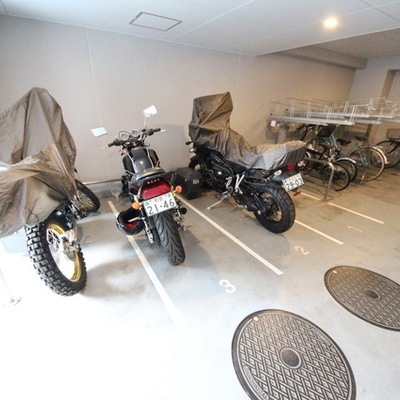
						バイク置場
