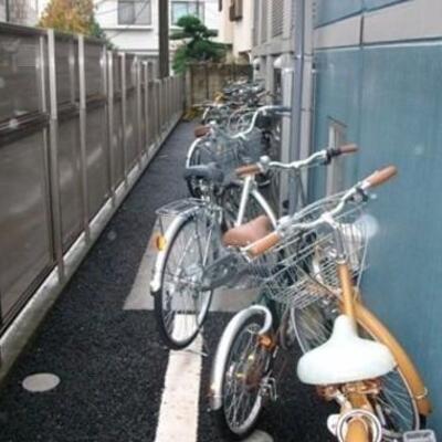 
						駐輪場