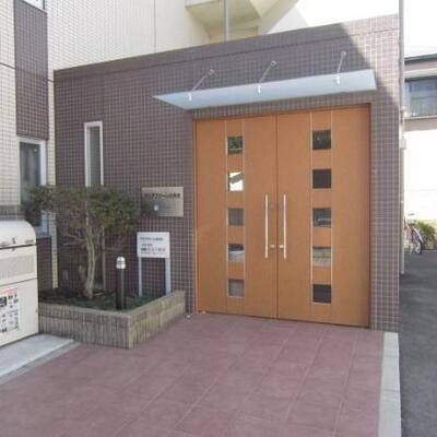
						エントランス