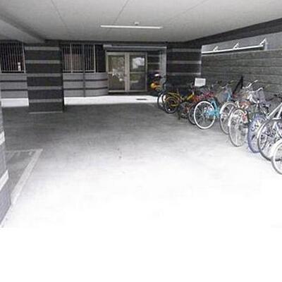 
						駐輪場
