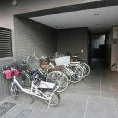 
						駐輪場