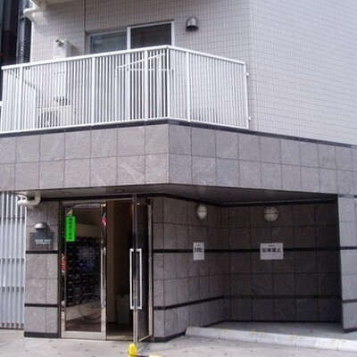 
						エントランス