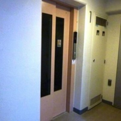 
						エレベーター