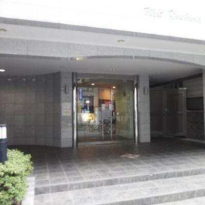 
						エントランス