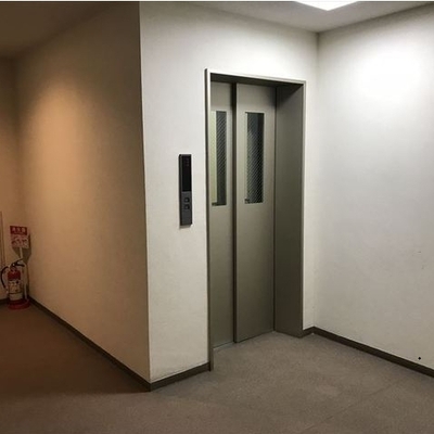 
						エレベーター