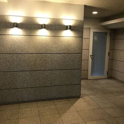 
						ロビー
