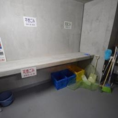 
						ゴミ置き場