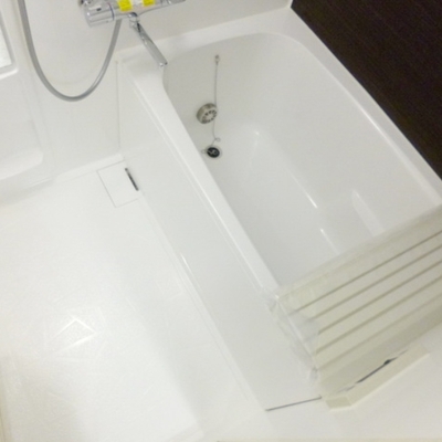 
						バス