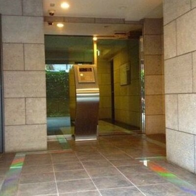 
						エントランス