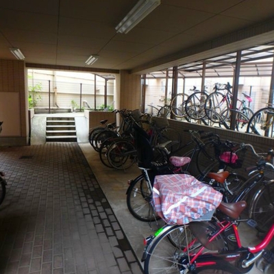 
						駐輪場