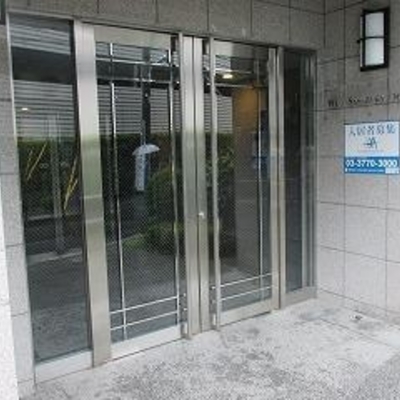 
						エントランス