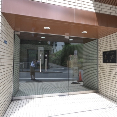 
						エントランス