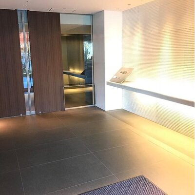 
						ロビー