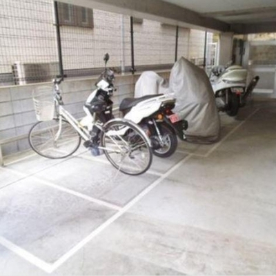 
						バイク置場