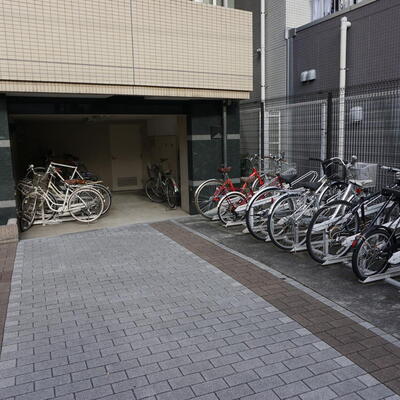
						自転車置場