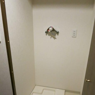 
						洗濯機置場