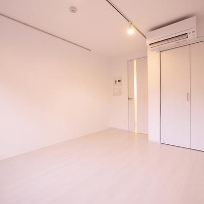 
						室内