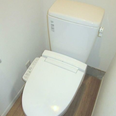 
						トイレ