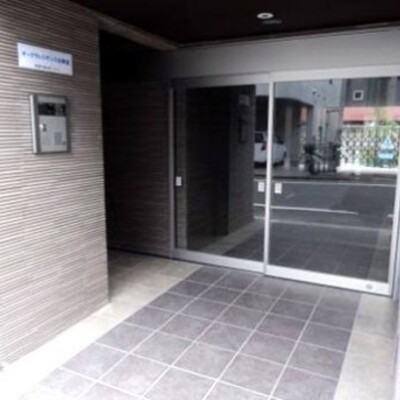 
						エントランス