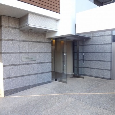 
						エントランス