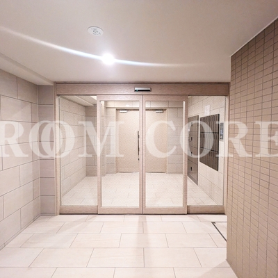 
						エントランス