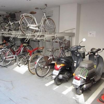 
						駐輪場